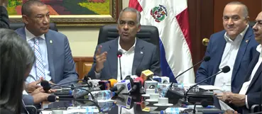 Gobierno promete informe "exhaustivo" sobre apagón nacional mientras crecen críticas por retraso