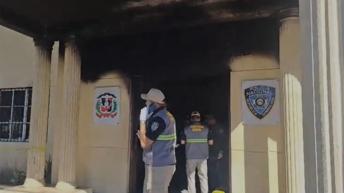 Investigan causas del incendio en destacamento donde murió coronel en Santiago Rodríguez