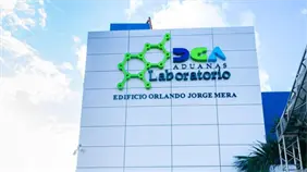 DGA rinde homenaje póstumo a Orlando Jorge Mera designando con su nombre el edificio de su Laboratorio de Análisis y Control Aduanero