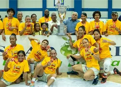 Águilas de Guachupita conquistan su tercer campeonato consecutivo en el baloncesto femenino