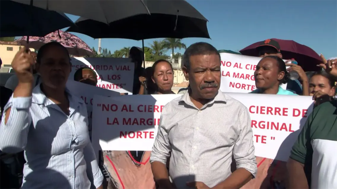 Protestan en Boca Chica ante cierre de vías por ampliación de la Ecológica Protestan en Boca Chica ante cierre de vías por ampliación de la Ecológica