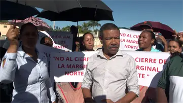 Protestan en Boca Chica ante cierre de vías por ampliación de la Ecológica