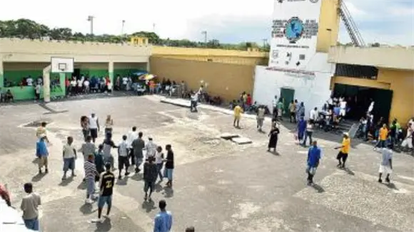 Traslado histórico de internos de la cárcel de la Victoria hacia Las Parras Traslado histórico de internos de la cárcel de la Victoria hacia Las Parras