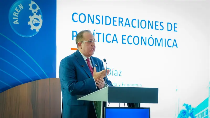 Magín Díaz pide evitar el pesimismo y reafirma la fortaleza económica de RD