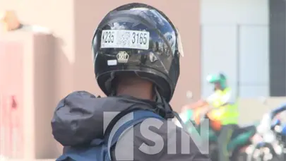 Critican se multe a motoristas por no usar cascos certificados