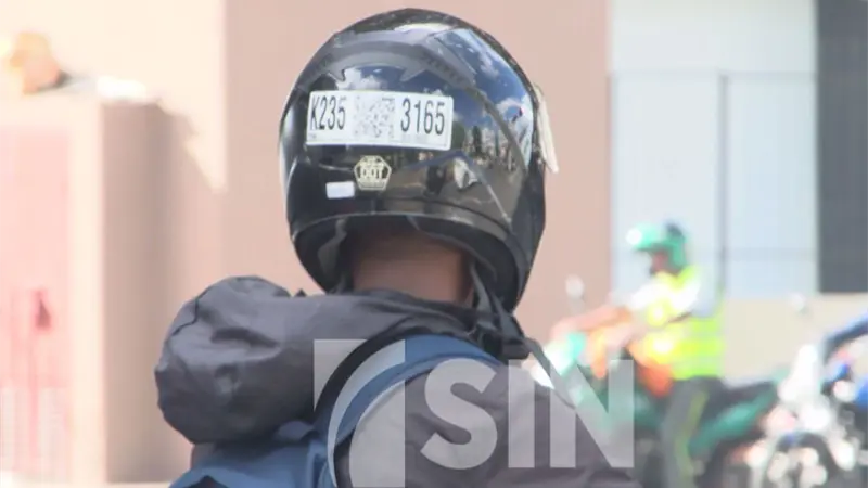 Critican se multe a motoristas por no usar cascos certificados