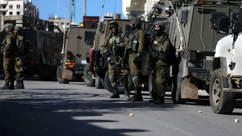 Cuatro palestinos y un soldado israelí heridos en una redada de Israel en Cisjordania