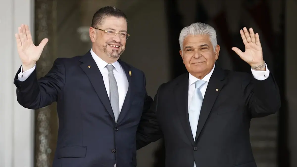 Presidentes de Costa Rica, Rodrigo Chaves, y Panamá, José Raúl Mulino
