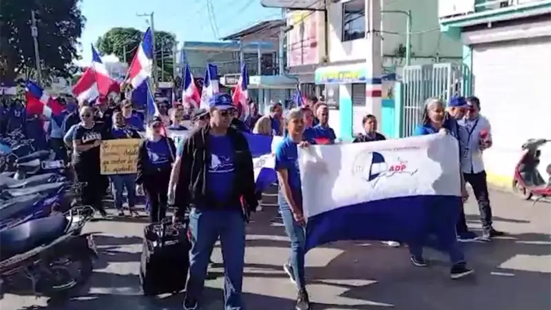 Profesores de la provincia Espaillat marchan en demanda de mejoras en centros educativos