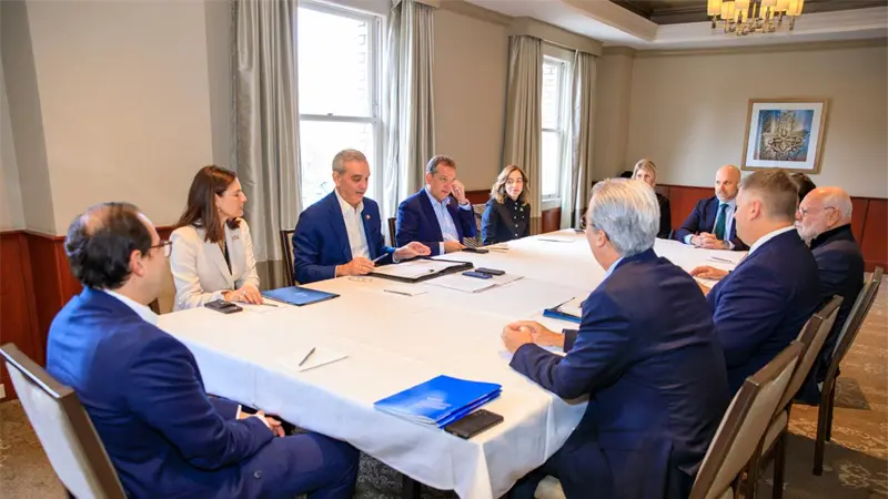 Abinader inicia agenda en San José con reunión bilateral junto al CEO de Mysilicon Compass Ian Steff