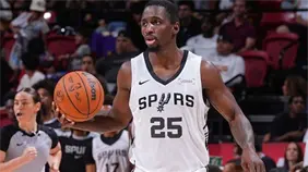 El dominicano David Jones García irrumpe con los Spurs