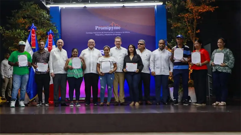 Gobierno entrega RD$1,500 millones en préstamos a microempresarios afectados por tormenta Melissa