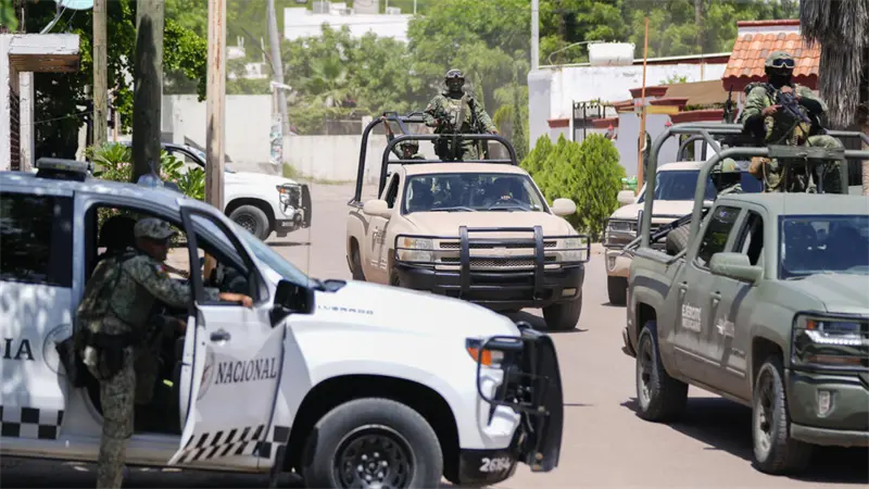 Detienen a siete escoltas de alcalde mexicano por posible complicidad en su asesinato