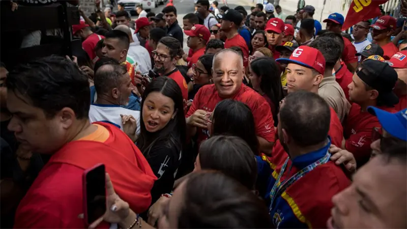 Estudiantes chavistas prometen defender a Venezuela ante tensiones con Estados Unidos