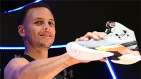 Stephen Curry, agente libre tras romper con su marca de zapatillas