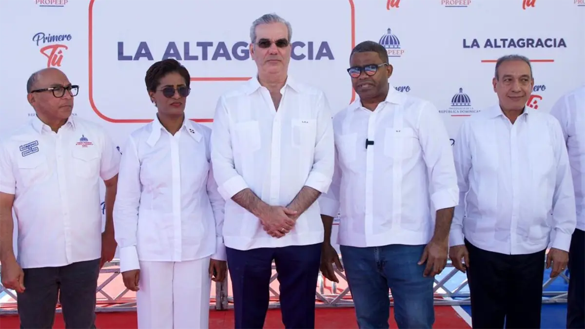 El presidente Luis Abinader durante el encuentro con directivos en Higüey