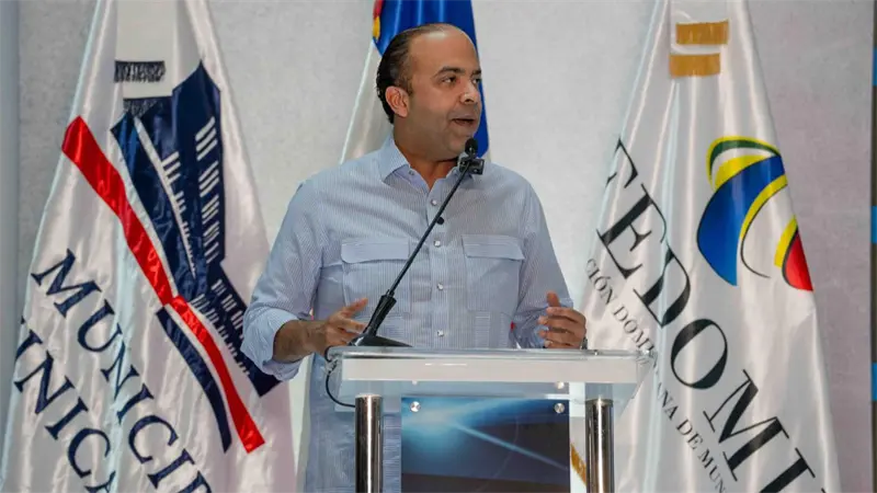 FEDOMU reconoce a Samuel Pereyra por su apoyo al fortalecimiento de la municipalidad dominicana