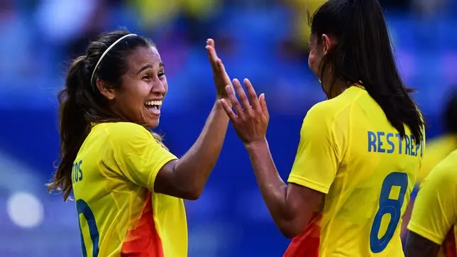 Colombia debuta con victoria ante Canadá con un gol en cada periodo (2-0)