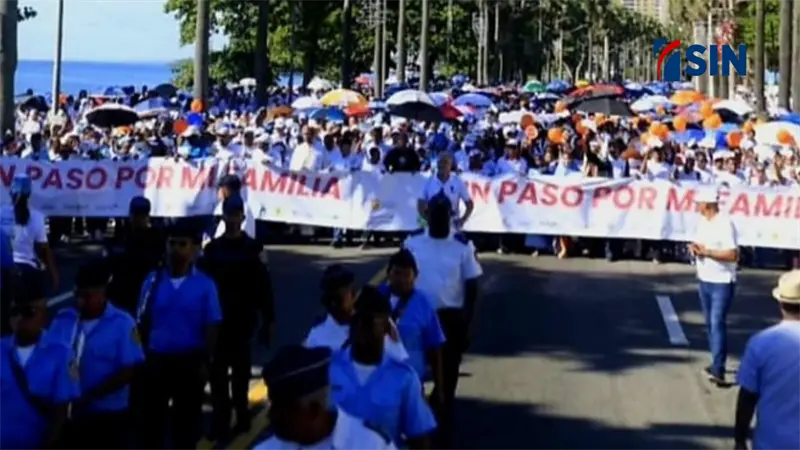 Iglesia Católica realiza caminata Un paso por mi Familia para promover unidad familiar en RD