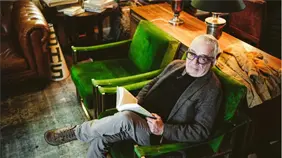 Agradeció a sus psiquiatras: el escritor ganador del National Book Award 2025