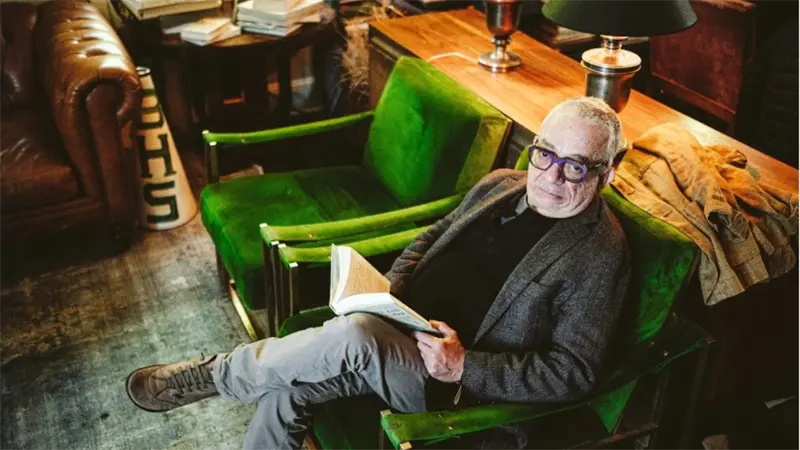 Agradeció a sus psiquiatras: el escritor ganador del National Book Award 2025