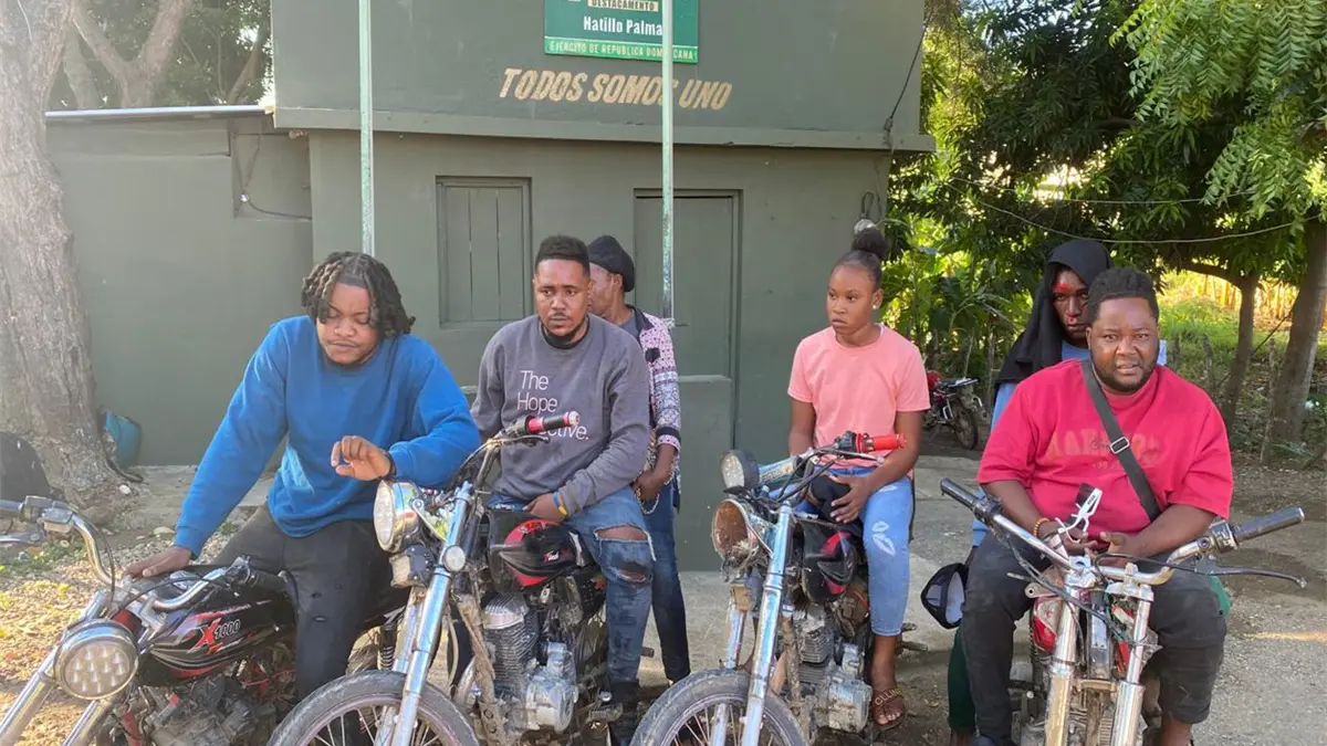 Ejército detiene a seis nacionales haitianos y ocupa cuatro motocicletas en operativo en Montecristi