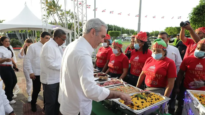 Abinader pone en marcha Navidad 360, con más de 15 millones de raciones de almuerzos navideños