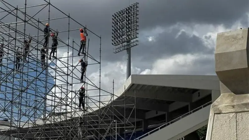 Realizan desmonte de la producción del concierto de Bad Bunny