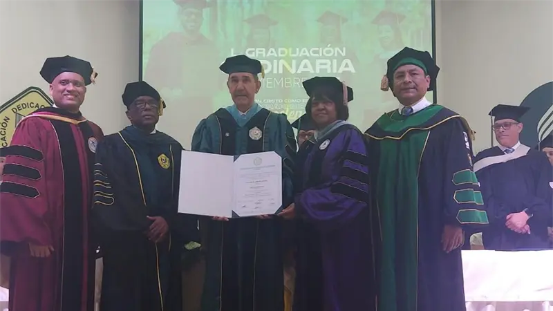 Universidad Adventista entrega título honoris causa al ministro Franklin García Fermín