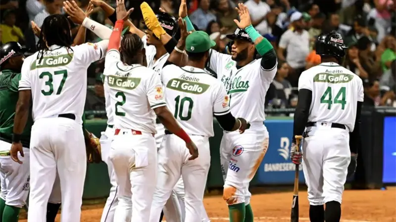 Estrellas Orientales sentencian a Leones con jonrón de Valdez en la novena entrada