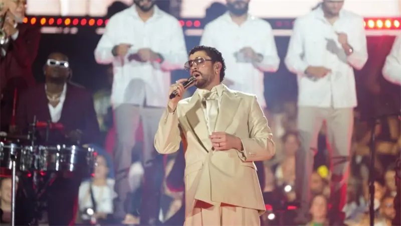 Bad Bunny agradece a dominicanos por tanto amor y bromea sobre la comida y el béisbol