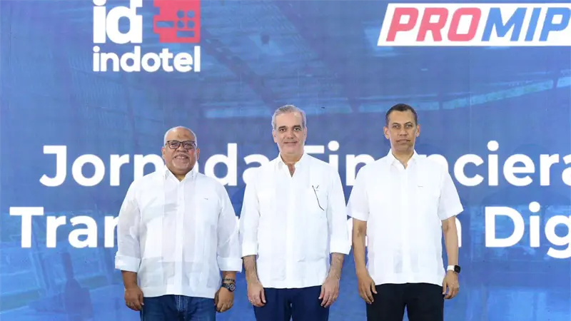 Abinader entrega RD$150 millones en créditos a microempresarios del Distrito Nacional