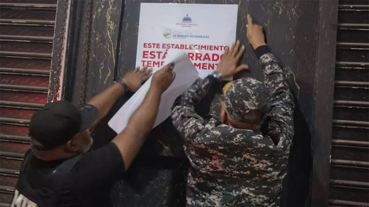 Policía Nacional y Ministerio Público intervienen 21 negocios en operativo en Sánchez Ramírez