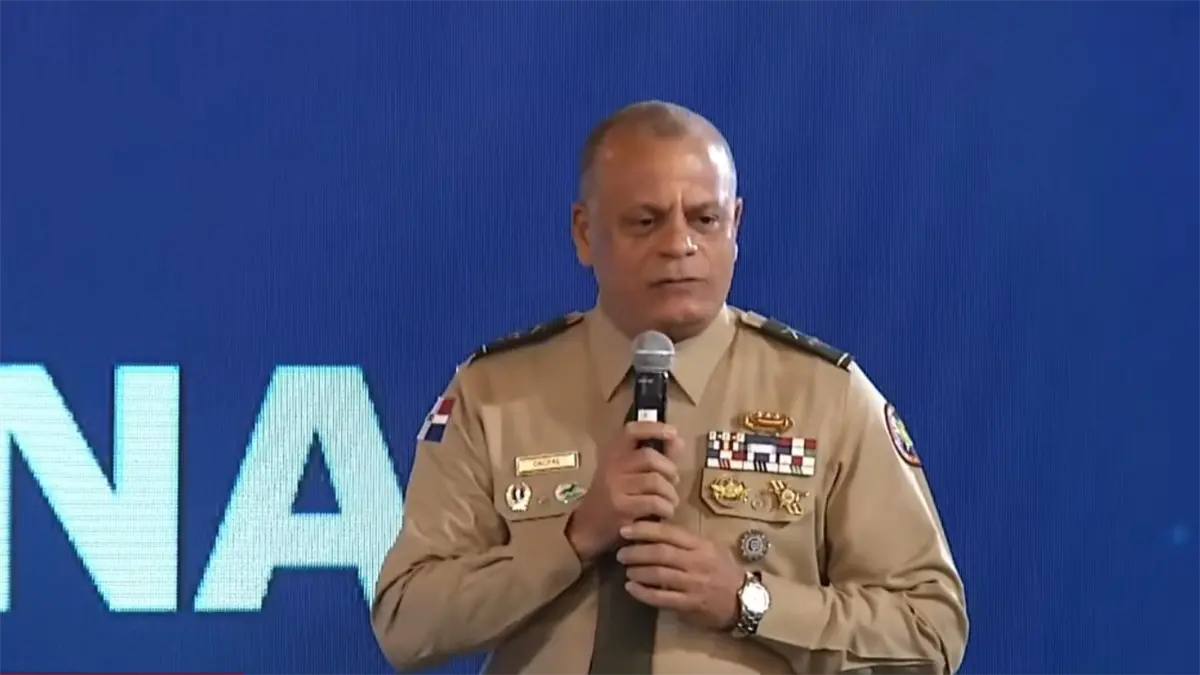 Ministro de Defensa, Carlos Antonio Fernández Onofre.