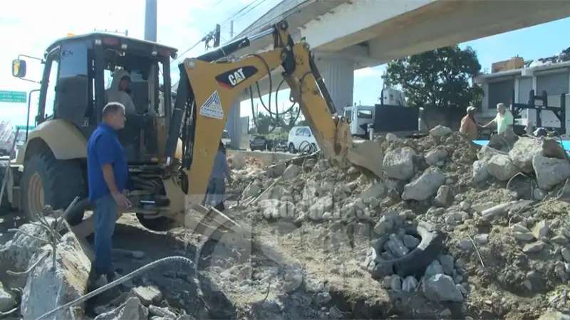 Trabajos del Metro provocan avería y dejan sin agua a comunidades de Santo Domingo Oeste