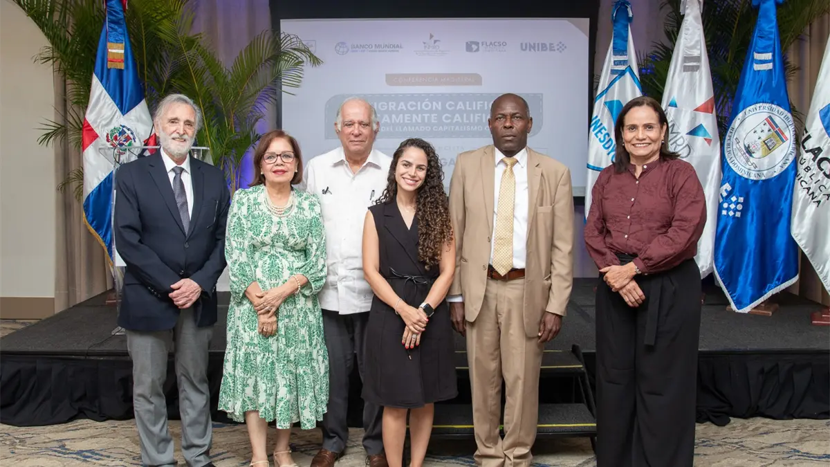 Especialistas analizan impacto de migración altamente calificada en competitividad global en Santo Domingo