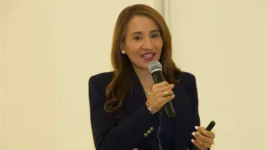 Zoraima Cuello presenta estudio que desmonta mitos sobre el liderazgo femenino y masculino