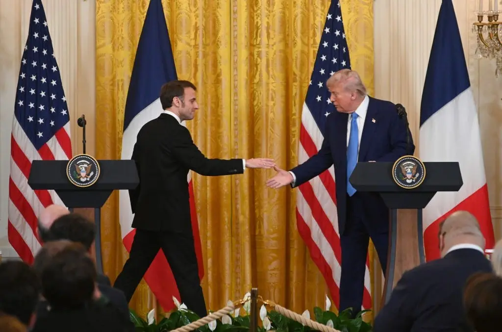 Macron asegura que EE.UU. se comprometió a implicarse en la fuerza de paz en Ucrania