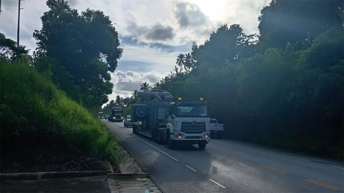 Edeeste traslada transformador de potencia hacia Miches y aclara incidente que involucró al síndico de Nisibón durante operativo técnico