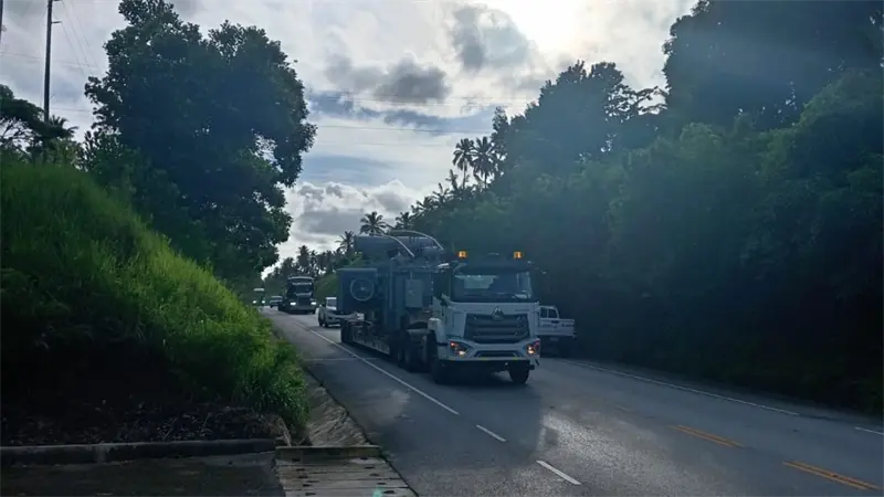 Edeeste traslada transformador de potencia hacia Miches y aclara incidente que involucró al síndico de Nisibón durante operativo técnico