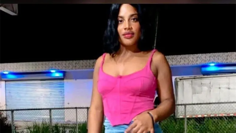 Muere joven tras ser impactada por minibús en Los Botados, Yamasá