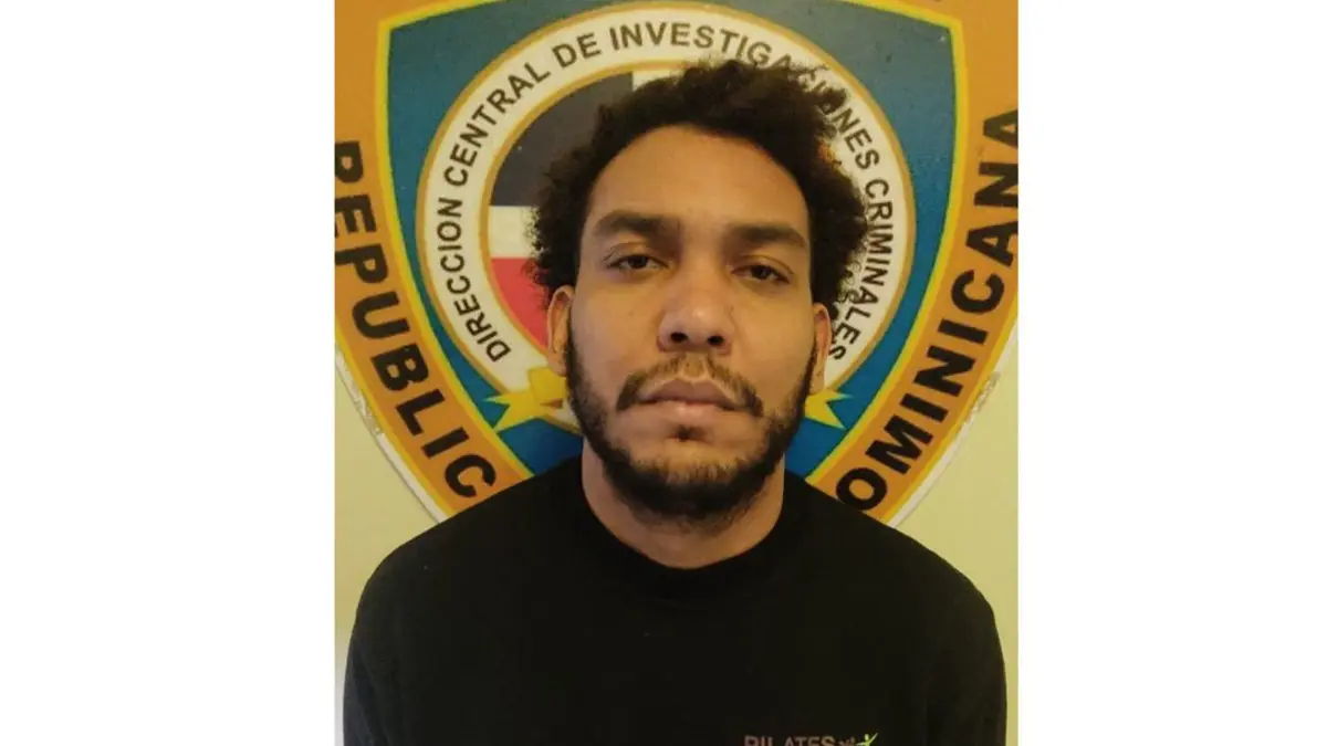 La Interpol entregó a Luis Adonis a la Policía Nacional en La Vega a hombre acusado de homicidio agravado.