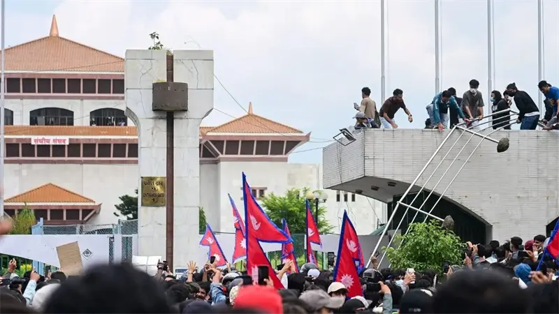 La Generación Z de Nepal protesta contra el nepotismo del nuevo Gobierno interino