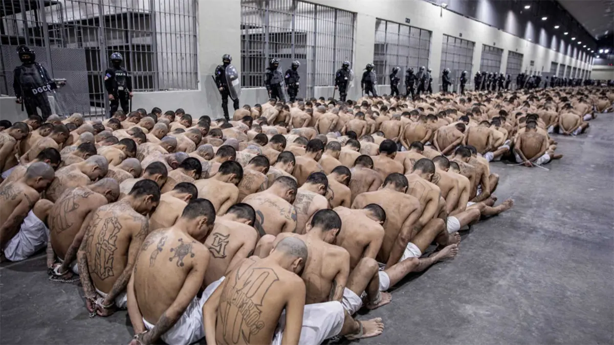 El régimen de excepción de Bukele en El Salvador completará tres años en 2025, con 90,000 detenidos
