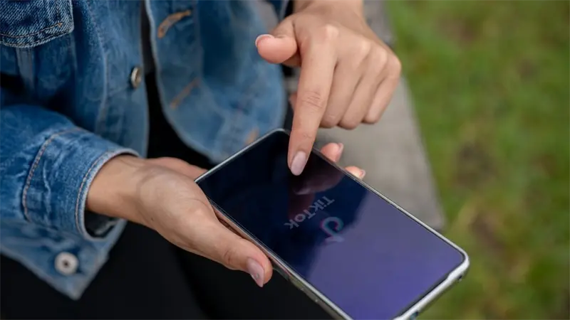 Amnistía Internacional pide a TikTok que revise su diseño tóxico y adictivo