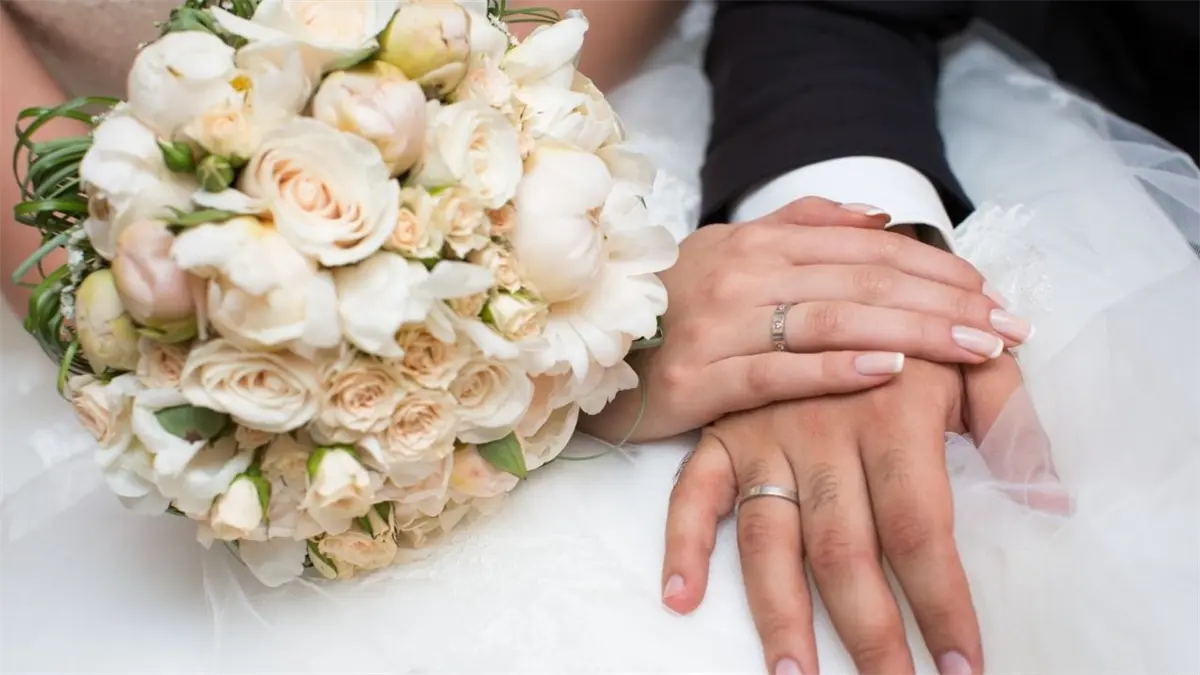 El Vaticano publica un documento defendiendo la monogamia ante los divorcios y el poliamor