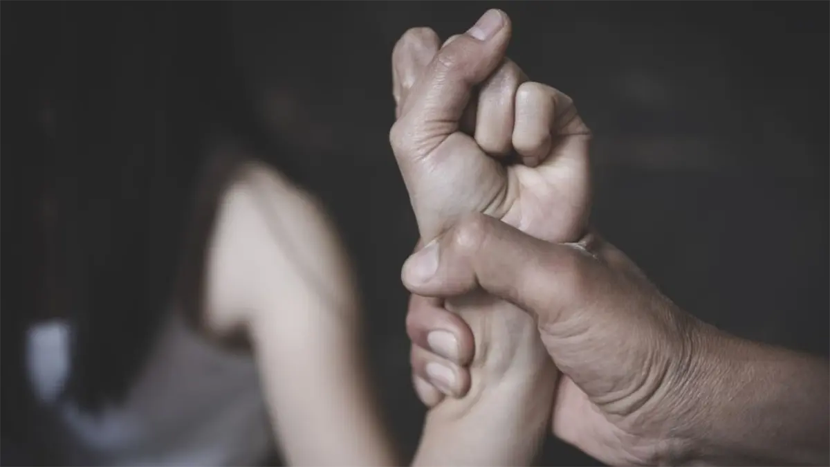 La violencia de género sigue siendo una de las violaciones de los derechos humanos más extendidas.