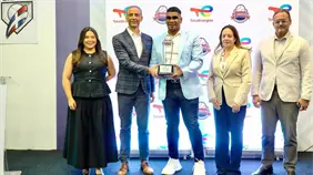 Félix José recibe homenaje de la premiación Los Dominicanos Primero Cuqui Córdova por TotalEnergies