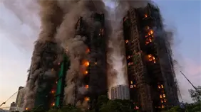 Aumenta a 12 el número de fallecidos en el incendio de varios edificios en Hong Kong