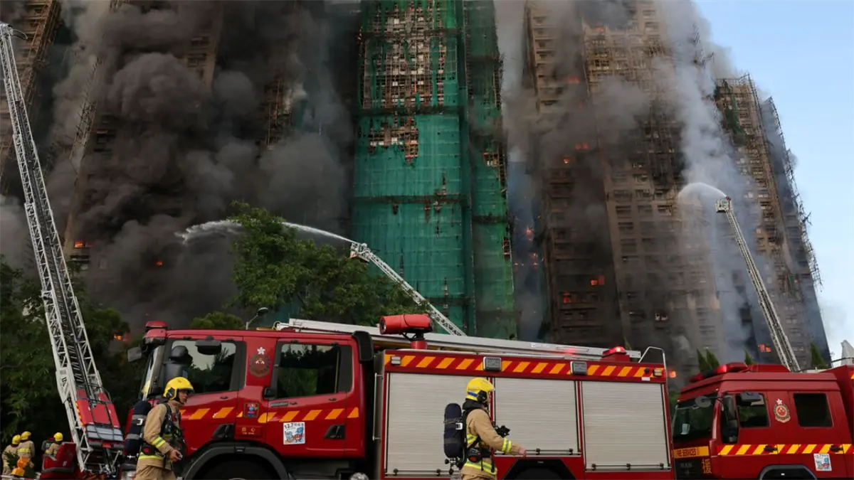 Tres detenidos por presunto homicidio involuntario en relación al incendio de Hong Kong